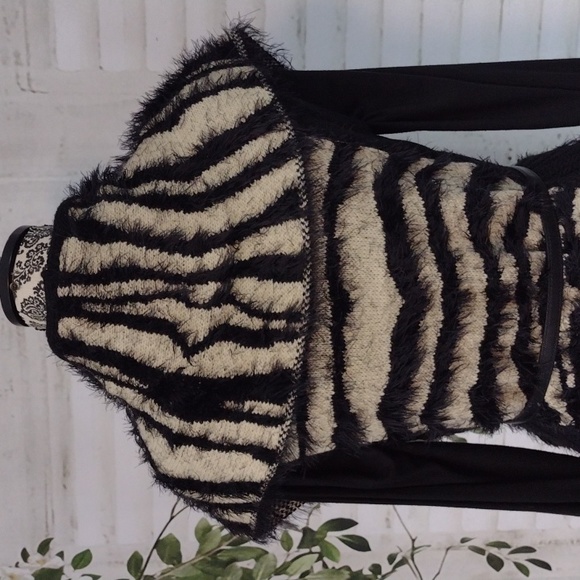 Sioni Wool Blend Animal Print Sweater Vest, Size PL/PXL - Picture 7 of 10